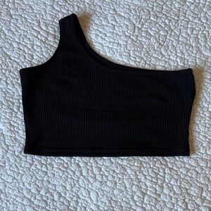 Chic Black Ribbed One-Shoulder Crop Top